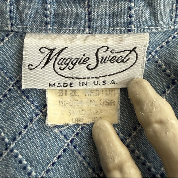 💀 SOLD 💀 Vintage 80s Denim Sleeveless Embroidered Grid Button Down Shirt USA ~ S - Picture 6 of 8